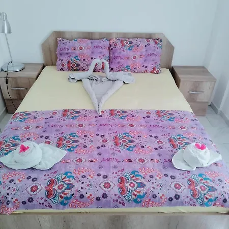Belka Golf Delux Poolside Apartment *