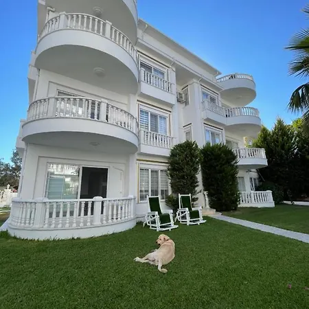 Belka Golf Delux Poolside 아파트 *