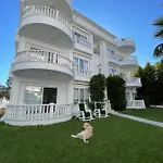 Belka Golf Delux Poolside Apartamento *